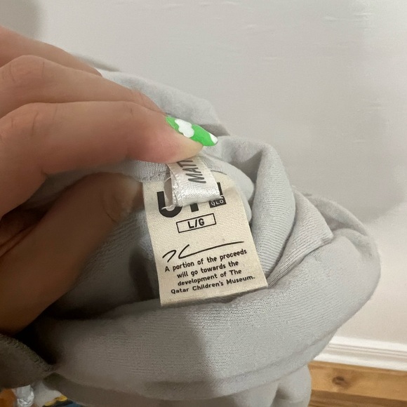 Uniqlo x Jeff Koons Hoodie - Picture 5 of 6